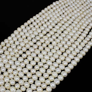 ลูกปัดมุกไอชูเจมส์ MS1626 สีขาวทรงมันฝรั่ง ขนาด 8 มม. ความยาว 16 นิ้ว แบบเม็ดกลมขนาด 4 มม. ร้อยเป็นเส้นสำหรับทำเครื่องประดับ - Product Image 2