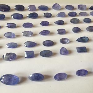 พลอยแทนซาไนต์เกรด AAA รูปทรงวงรี สีน้ำเงิน ธรรมชาติ 1000 กะรัต ได้รับการรับรองจาก IGI คุณภาพการเจียระไนสมบูรณ์แบบ - Product Image 4