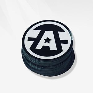 Vinilo adhesivo impermeable con forma de tamaño personalizado, pegatina decorativa para exteriores, logotipos de marca únicos impresos UV - Product Image 1