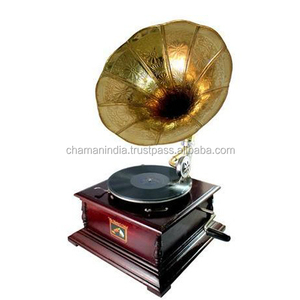 Gramófono Cuadrado de Latón y Madera para Discos de Música, Hecho en India - Product Image 1