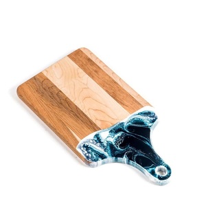 Planche à découper en bois 100% naturel avec poignée en résine époxy pour la cuisine, en vente ! - Product Image 1