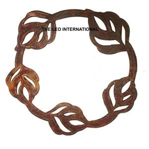 Couronne de Noël murale en aluminium finition brune motif feuillage, accessoires de décoration de Noël, prix compétitif - Product Image 1