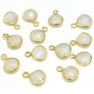 Pendentif en argent sterling plaqué or en forme de cœur en pierre de lune arc-en-ciel, fabrication de bijoux faits à la main - Product Image 4