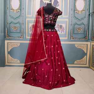 Nouveauté Banarasi soie numérique imprimé vêtement ethnique Lehenga Choli Net tissu Dupatta fête porter Shalwar Kameez vente en gros - Product Image 6