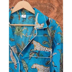 Conjunto de pijama de algodón orgánico para mujer, ropa de dormir de algodón con Estampado de jungla azul, venta al por mayor - Product Image 3