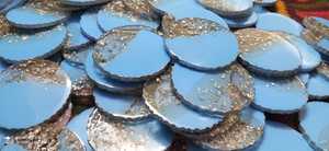 Vente en gros de sous-verres en agate d'aspect résine avec côtés ronds dorés personnalisés Tapis en résine Coussinets DIY Sous-verres chauffants de style classique Utilisation sur table à domicile - Product Image 2