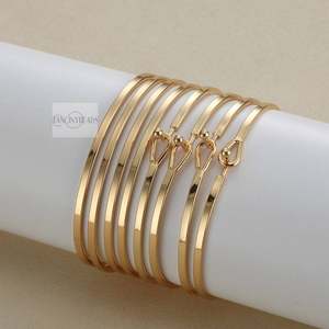 Pulsera de alambre con brazaletes básicos de latón dorado Handmade Happiness - Product Image 1