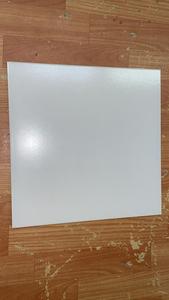 Carreaux de sol en porcelaine blanche nacrée brillante de haute qualité, fabriqués en Inde - Product Image 5