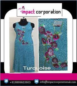 Nouvelle collection élégante, robe longue de soirée moulante en mousseline, brodée à la main, avec de lourds sequins, col à nœud unique et fermeture boutonnée. - Product Image 3