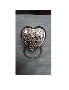 Urne funéraire en laiton gravée en forme de cœur rose, style américain, pour souvenirs funéraires, BRASSWORLD INDIA - Product Image 1