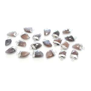 Colgante de piedra lunar facetada marrón de 13-15mm con forma de cuerno de fianza hallazgos de joyería de Latón chapado en plata - Product Image 4