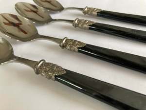 Cuillère de mariage élégante en acier inoxydable à manche noir de l'Inde Ensemble d'ustensiles de cuisine parfaits pour les restaurants et les hôtels - Product Image 3