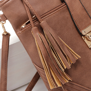 กระเป๋าสะพายข้างแบบวินเทจสำหรับผู้หญิงกระเป๋าทรงถังแบบลำลองมีพู่ซิปปิด - Product Image 5