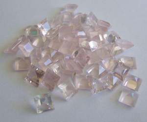 Piedras preciosas semipreciosas sueltas de corte princesa de cuarzo rosa Natural de 5mm Precio al por mayor Tienda en línea del fabricante Último producto - Product Image 1