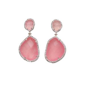 Boucles d'oreilles clous en quartz rose indien et pierres CZ, plaqué argent sur laiton, sertissage classique, vente en gros - Product Image 1