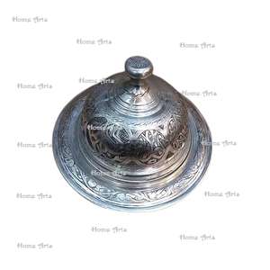 Beurrier de forme ronde de taille personnalisée Beurrier en aluminium de concepteur avec bouton en laiton de conception de fleur en Inde - Product Image 2