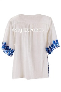 เสื้อคอวีแขนสั้นปักลายดอกไม้สีขาวน้ำเงินผ้าฝ้ายสำหรับฤดูร้อนสไตล์ลำลองทรงหลวมสำหรับผู้หญิง เนื้อผ้าทอระบายอากาศได้ดี - Product Image 5