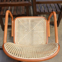 Fauteuil moderne Thonet Hoffman en bois massif avec siège en rotin, couleur naturelle - pour salle à manger ou mobilier d'intérieur