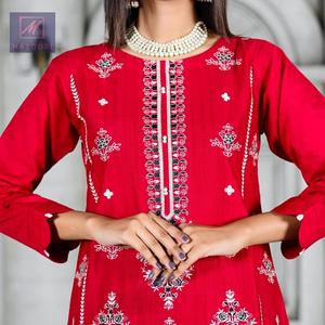 Kurti indien moderne en coton fait main de haute qualité pour femme, entièrement brodé, design indien pour les fêtes, avec leggings - Product Image 2