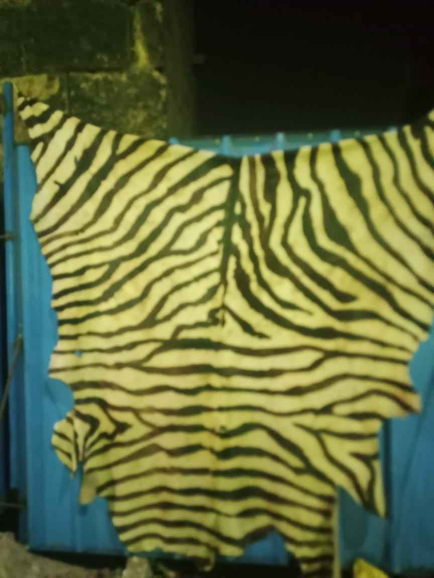 สีเหลือง