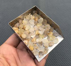 เครื่องประดับควอตซ์พลอยดิบคริสตัลสีทองธรรมชาติคอลเลกชันหินสีขาวสไตล์มือตัดขายส่ง - Product Image 3