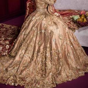 Robe de mariée sur mesure longue jusqu'au sol avec de lourds cristaux en verre, tenue de mariée indienne/pakistanaise - Product Image 2
