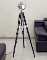 Lampu Lantai Tripod Industrial untuk Ruang Tamu Kamar Tidur Lampu Sorot Vintage Lampu Baca dengan Kaki Kayu Lampu Sorot Nautikal
