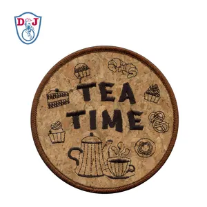 Stuoia di tè del sottobicchiere della toppa del tessuto del sughero del ricamo progettazione su ordine del proprio Logo