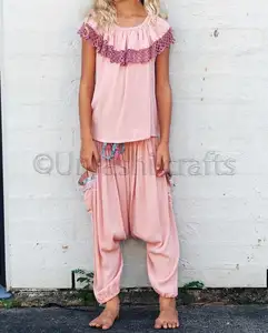 かわいい女の子の服セットオフショルダートップスとパジャマセットキッズサイドポケットベビーピンクツーピースセット