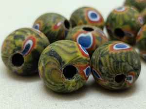 Cuentas de Vidrio Africanas en Rayas Curvas Blancas y Negras para Tiendas de Cuentas - Product Image 6