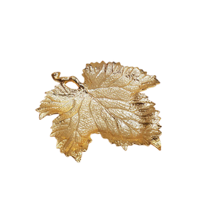 Ensemble de quatre plats de service à feuilles de forme différente en aluminium couleur or pour la maison et l'hôtel - Product Image 6