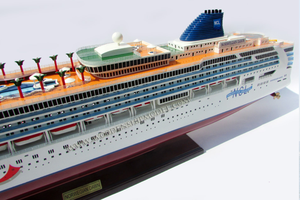 NORWEGIAN DAWN (OBRA DE ARTE DE LA ESTATUA DE LA LIBERTAD) CRUCERETA / MODELO DE BARCO DE MADERA / MODELO ARTESANAL - Product Image 4