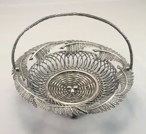 Panier-cadeau de mariage en cuivre avec un design en filet, parfait pour les cadeaux uniques et les paniers de fête festifs et les décorations - Product Image 6