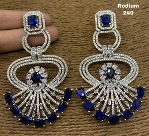 Boucle d'oreille longue de Meetali Création avec goutte de diamant plaqué or en argent pour cadeau de mariage Accessoire au meilleur prix - Product Image 2