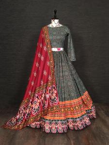 Lehenga chari imprimée et d'embellissement avec paillettes, peignée à la main, pour filles, nouveau modèle - Product Image 4