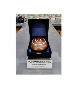 Odyssey marron avec patte colorée pour animaux de compagnie, en aluminium peint à la main, urne de crémation pour animaux de compagnie, fournitures funérailles, cuivworld inde - Product Image 1