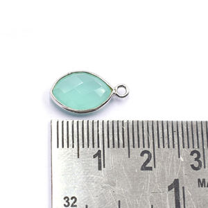Pendentif en quartz aqua, forme marquise, serti argenté, 15 à 17 mm, avec bélière, plaqué rhodium - Product Image 4