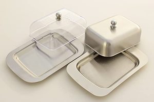 จานเสิร์ฟเนยทำจากโลหะสีเทามีดสลักและออกแบบมาให้เหมาะสำหรับโต๊ะอาหารและบนโต๊ะในร้านอาหาร - Product Image 6