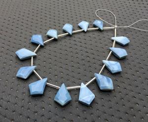 Brin de qualité géniale 14 pièces opale bleue naturelle pierre précieuse à facettes forme fantaisie perles de Briolette vente en gros - Product Image 3