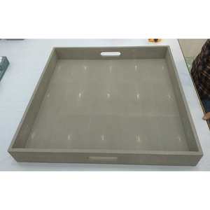 Plateau à thé carré DAPHOCO modèle 012M couleur taupe en faux cuir shagreen avec bords plaqués, taille 0,45x0,45x0,065, Vietnam - Product Image 3