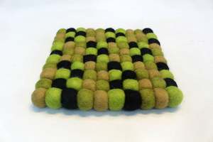 Élégant et durable 18*18 CM multicolore laine feutre boule carré dessous de plat tapis de Table pour la décoration intérieure et Hotpot - Product Image 4