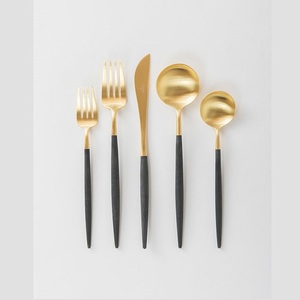 Ensemble de couverts couteau, fourchette et cuillère pour restaurant, hôtel, avec manches en bois - Product Image 2