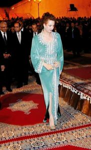 Nuevo y Espectacular Vestido Caftán de Diseñador para Mujer, Traje de Boda Pakistaní, Hermosos Adornos de Cristal y Piedras - Product Image 2