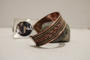 Brazalete Ancho de Cobre Antiguo Tradicional para Damas, Diseño Personalizado, Última Moda para Regalos de Aniversario - Product Image 3