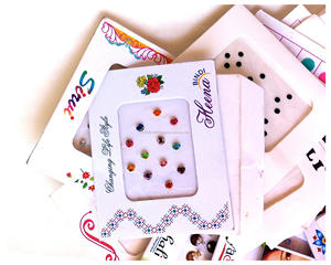 Paquetes Surtidos de Maquillaje Hindú para la Frente, Tika, Kumkum, Bindiya, Tradicional - Product Image 4