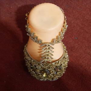 Paire de chaussures Khussa pour femmes avec semelle intérieure en cuir léger Payals Semelle intérieure en cuir véritable et peluche EVA pour les saisons de printemps et d'automne - Product Image 1