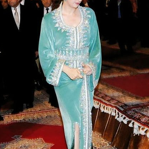 Nuevo y Espectacular Vestido Caftán de Diseñador para Mujer, Traje de Boda Pakistaní, Hermosos Adornos de Cristal y Piedras - Product Image 1