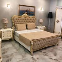 Lit de rangement extensible en bois classique avec tête de lit éclairée, design Chesterfield capitonné fait main - Meubles de chambre à coucher de luxe