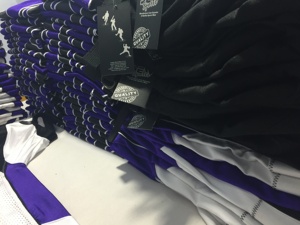 Uniforme de fútbol americano personalizado de alto rendimiento Opción en negrita Gráfico en tela fresca XL Tamaño Sharp Look ganador - Product Image 6