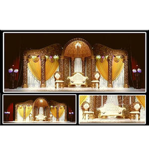 Hermoso Escenario Dorado para Ceremonia de Boda India, Escenario con Pilares Dorados, Nuevo Diseño Asiático de Moda para Recepciones, Massachusetts - Product Image 1